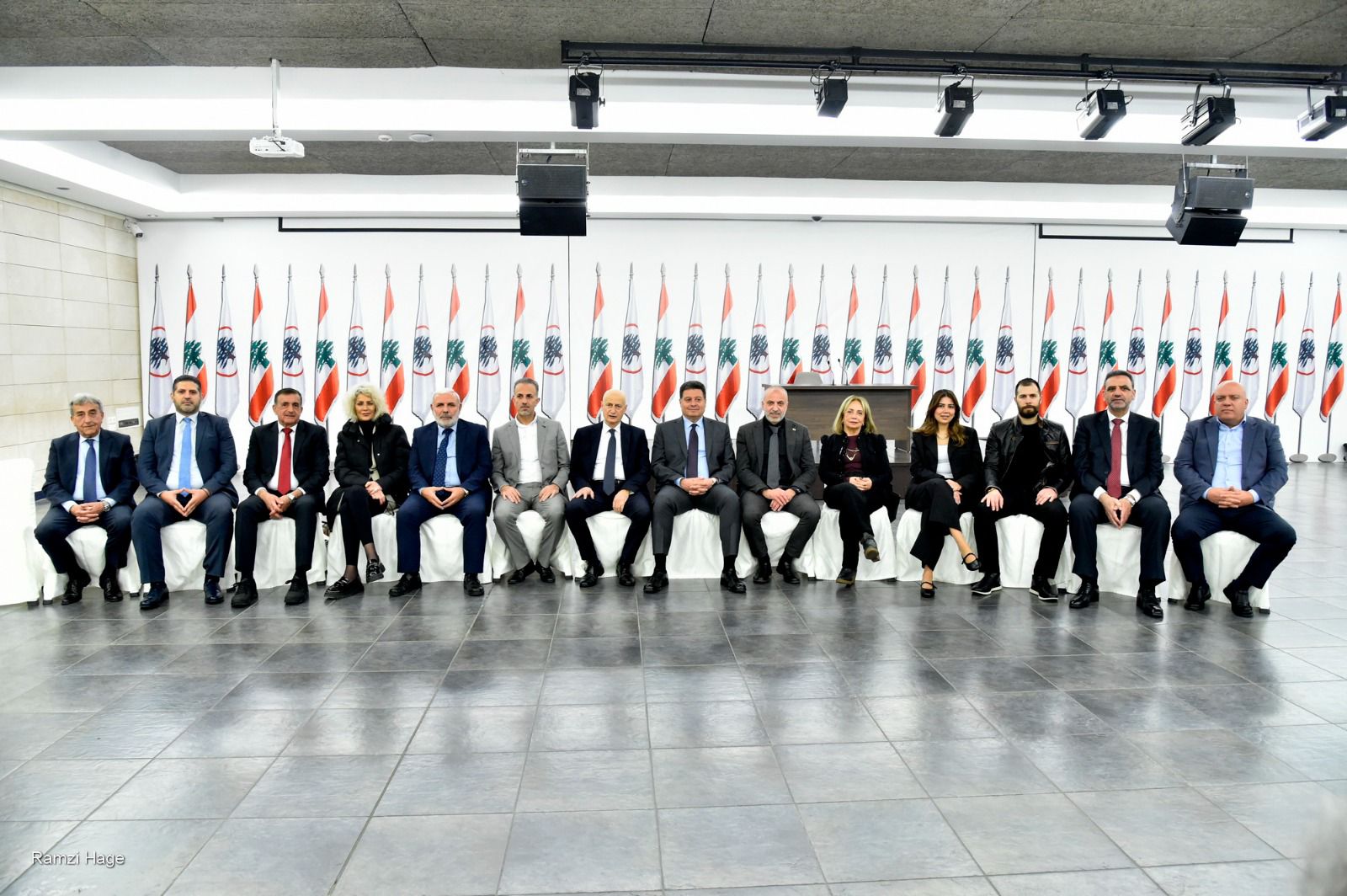 جعجع يبحث مع اتحاد موظفي المصارف قانون الفجوة المالية وأوضاع العاملين في القطاع المصرفي