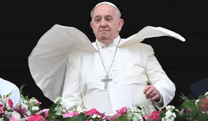 الفاتيكان يخفض المخصصات الشهرية للكرادلة