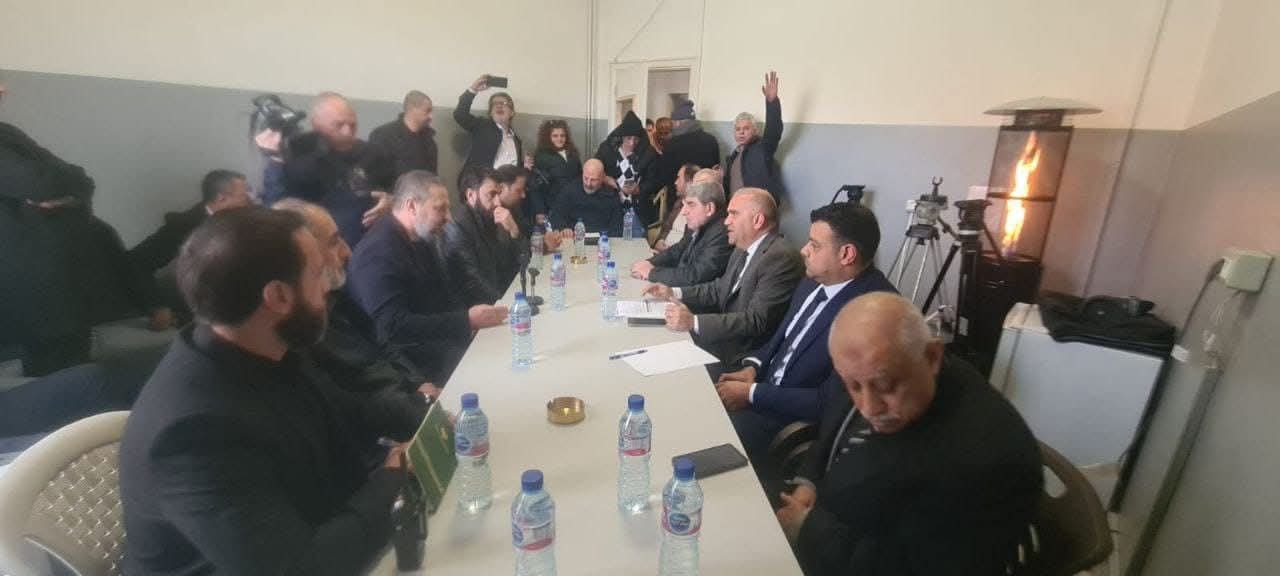 جديد أزمة الشاحنات... اجتماع لبناني - سوري في مبنى الجمارك