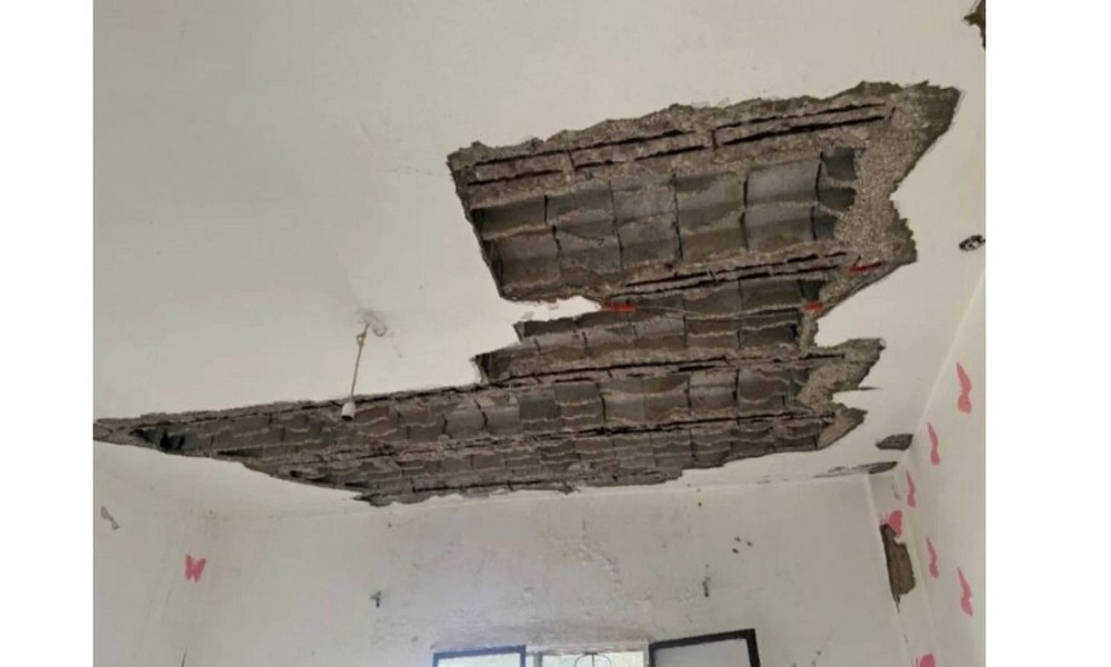 سقوط أجزاء من سقف منزل في برقايل.. والبلدية تتحرّك