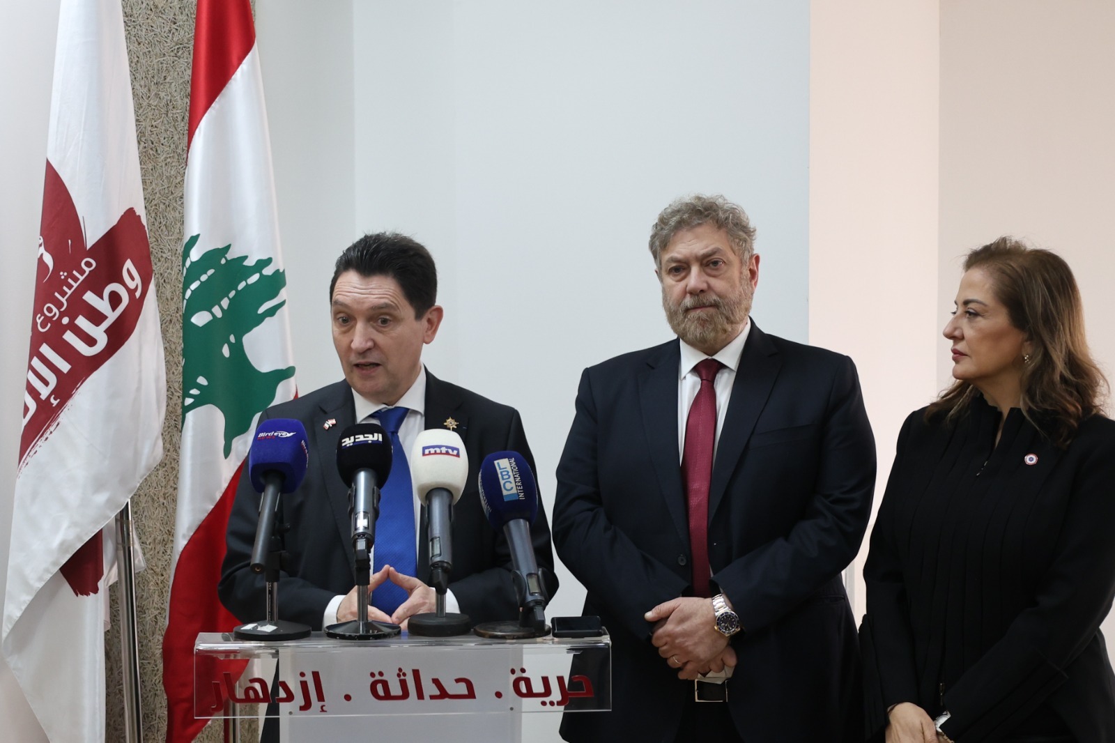 السيناتور أوليفيه كاديك يزور مقر 