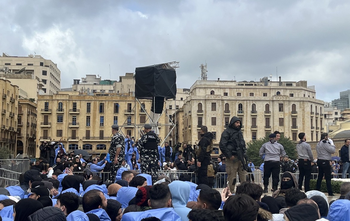 توافد مناصري تيار المستقبل إلى ساحة الشهداء ووزير الداخلية يزور الضريح