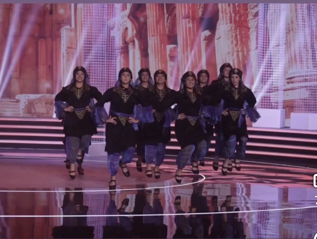 من الفرقة  المتوجة بلقب «Let’s Dabke - يلا ندبك» على شاشة MTV؟