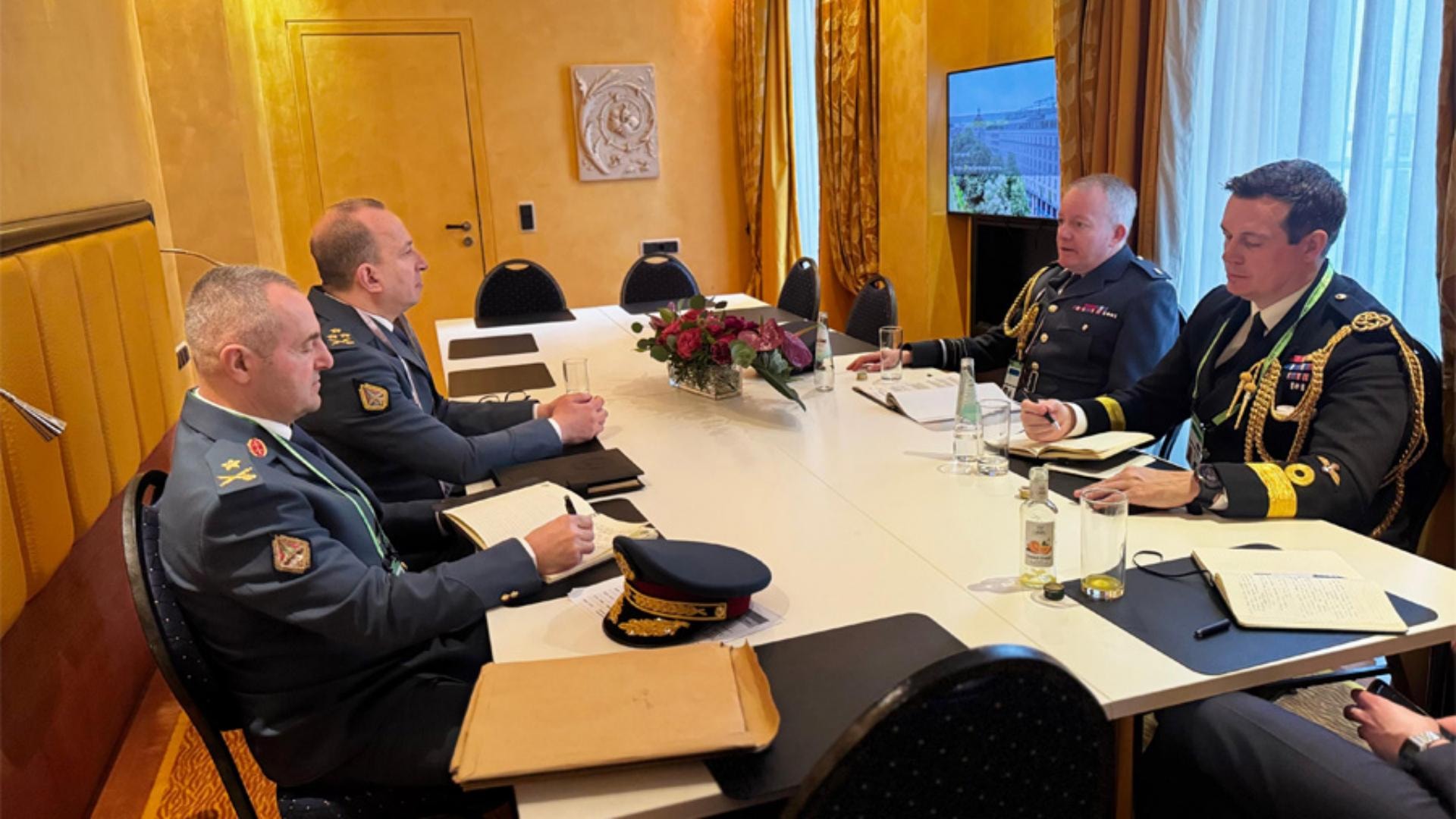 قائد الجيش شارك في مؤتمر ميونيخ وعقد سلسلة لقاءات