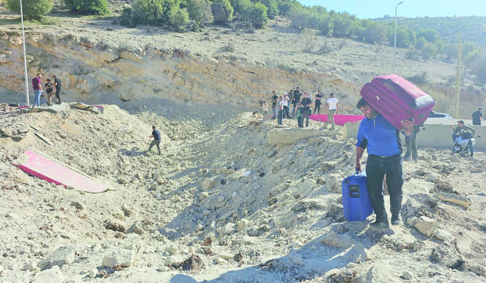 إسرائيل تشدد حصارها على «حزب الله» بإقفال المعابر البرّية<br />
معبران من أصل ثلاثة يربطان لبنان بسوريا… والاقتصاد اللبناني الضحية الأولى