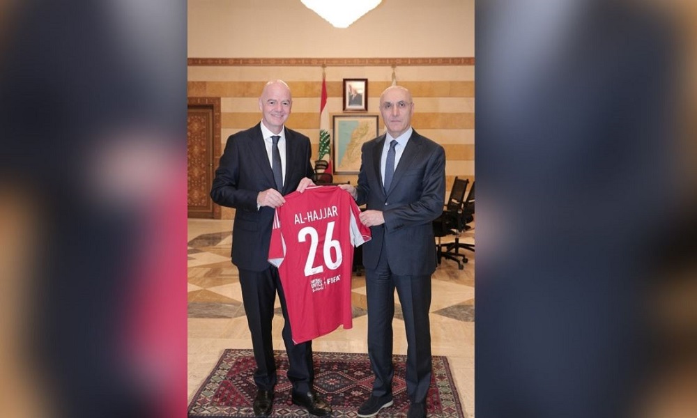 قميص الاتحاد الدولي لكرة القدم من انفانتينو إلى الحجار