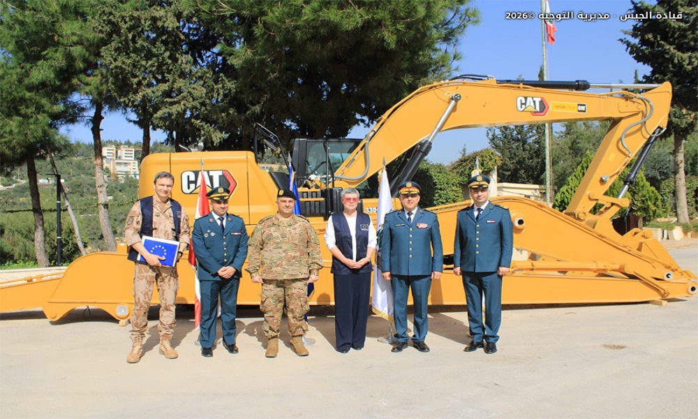 آليات حفر من الاتحاد الأوروبي للجيش