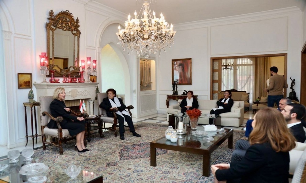 السيدة الأولى تقدّم واجب العزاء لأرسلان وعائلته