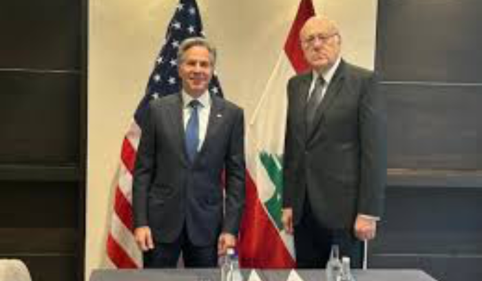 «يوم أسود» للجيش الإسرائيلي.. والاحتلال يمهّد لإنهاء العملية البرية<br />
ميقاتي يطالب بلينكن بالتزام إسرائيل بوقف العنف.. وهوكشتاين: يمكن إنهاء الحرب بالقرار 1701