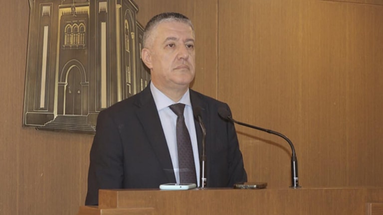 عطالله: الحكومة تخدع الموظفين بزيادة رواتب تستردها عبر الضرائب