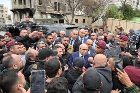 تشريع الإيرادات في الطريق إلى المجلس.. واستغراب لتنصُّل «وزراء الأحزاب»!<br />
<br />
سلام في طرابلس يؤكِّد دعم المتضرِّرين: زيادة رواتب القطاع العام مشروعة والرسوم لتأمين التوازن المالي