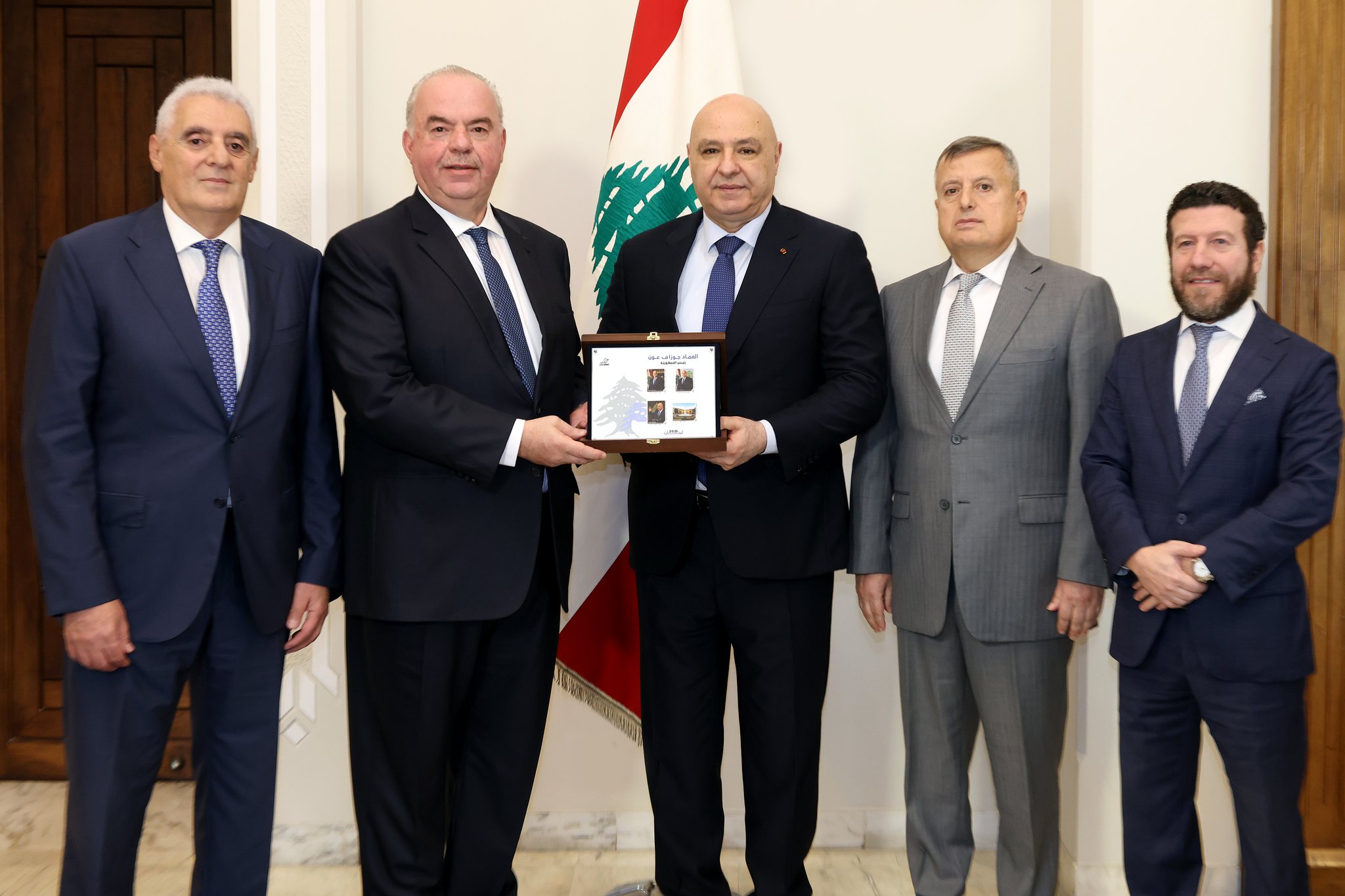 شارل الحاج :  إطلاق طابع بريدي تذكاري يحمل صورة رئيس الجمهورية والتأكيد على تطوير قطاع البريد