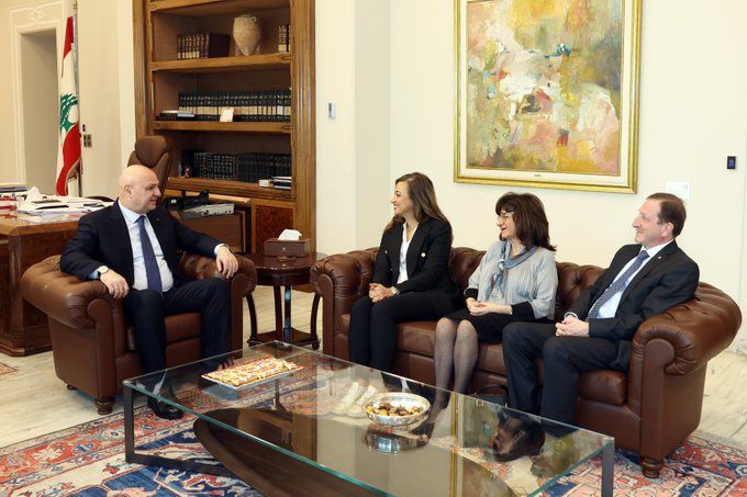 عون عرض مع عضو مجلس النواب الفرنسي عن الفرنسيين في الخارج  الأوضاع العامة في لبنان