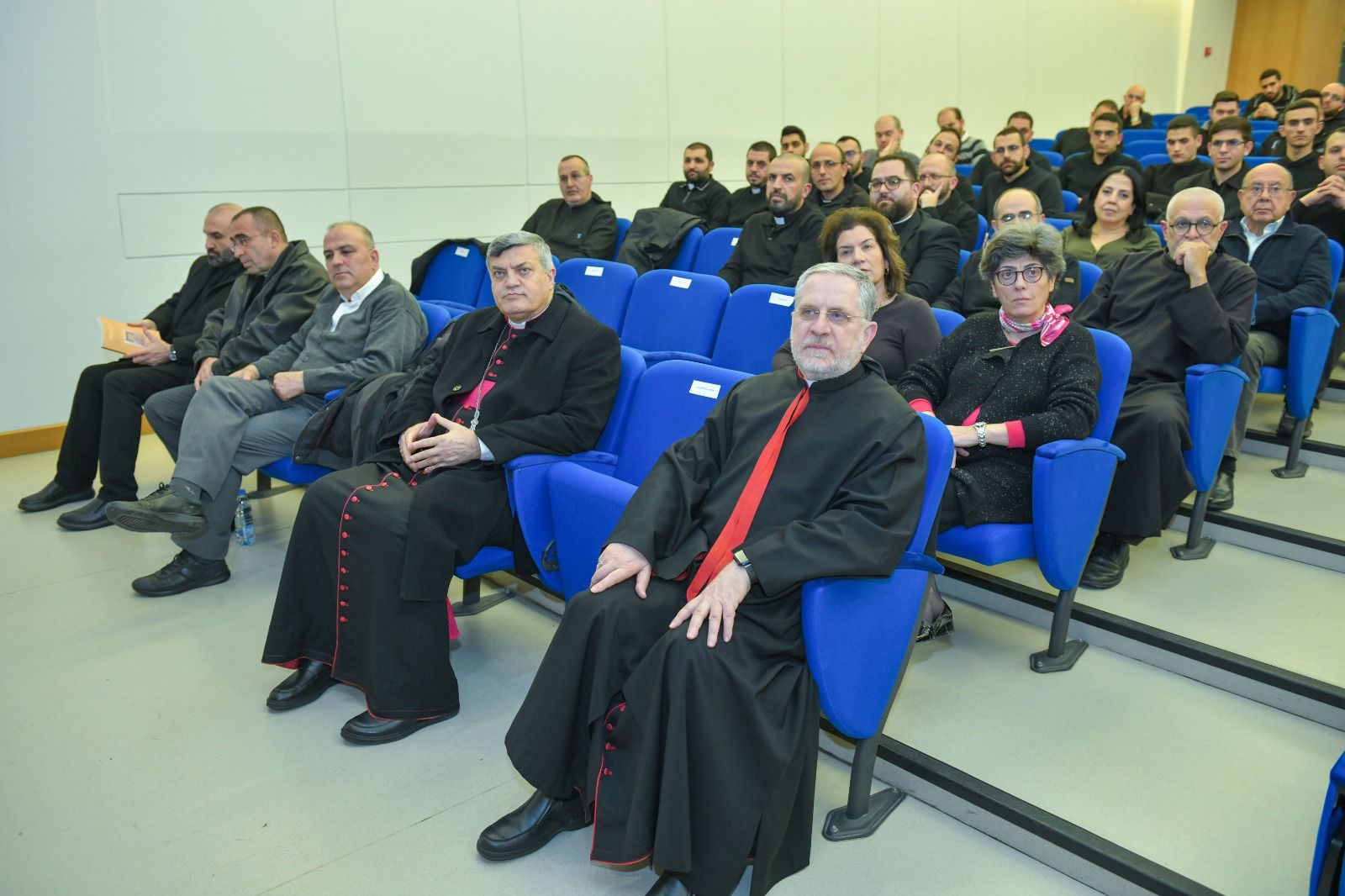 ندوة في جامعة الروح القدس – الكسليك لمناقشة كتاب الخوري بيار جبّور حول أوّل طبعة لكتاب القدّاس الماروني