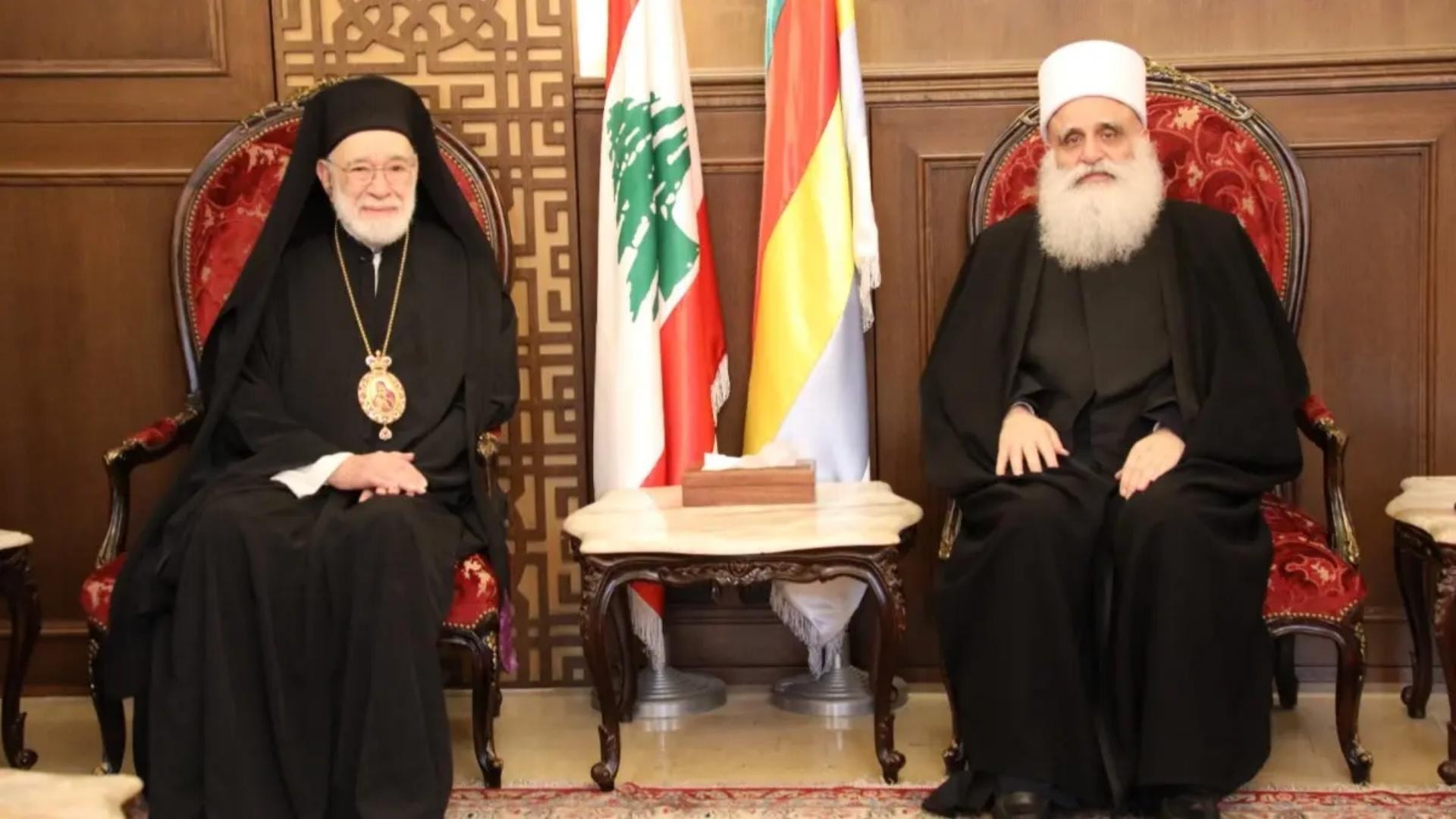 شيخ العقل إتصل بالحريري والتقى المطران عودة