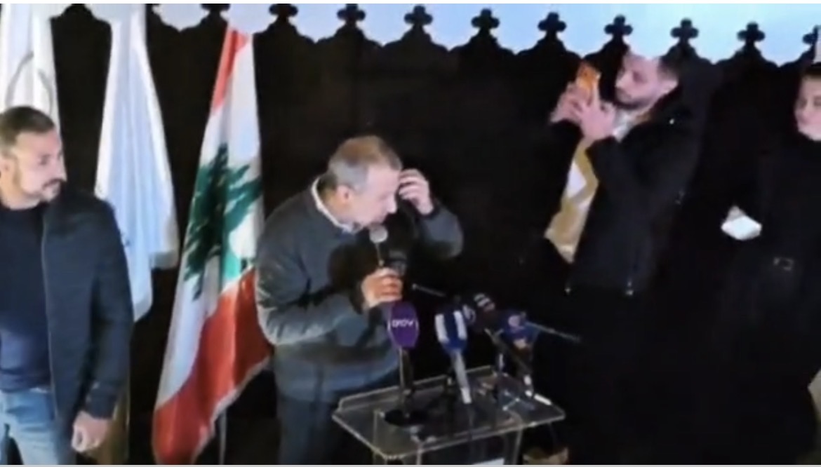 بالفيديو - احتجاج نسائي يواكب زيارة جبران باسيل إلى الميناء في طرابلس