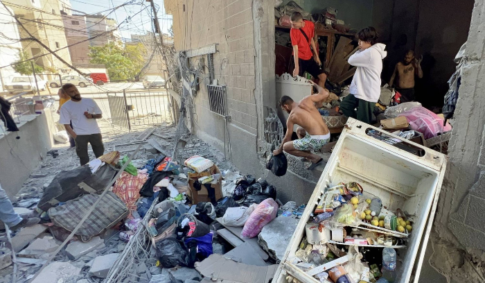 مصادر نيابية لبنانية: بري انتظر رد هوكستين فوصل من نتنياهو ميدانياً<br />
لقاء نيابي لتحصين علاقة النازحين بمضيفيهم وسحب فتيل التوتر