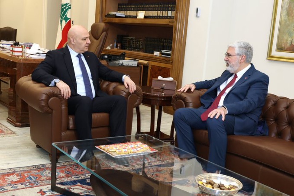 الرئيس عون اكد لحمدان إجراء الانتخابات في موعدها وبحث مع رئيس الجامعة الأميركية شؤون القطاع الجامعي