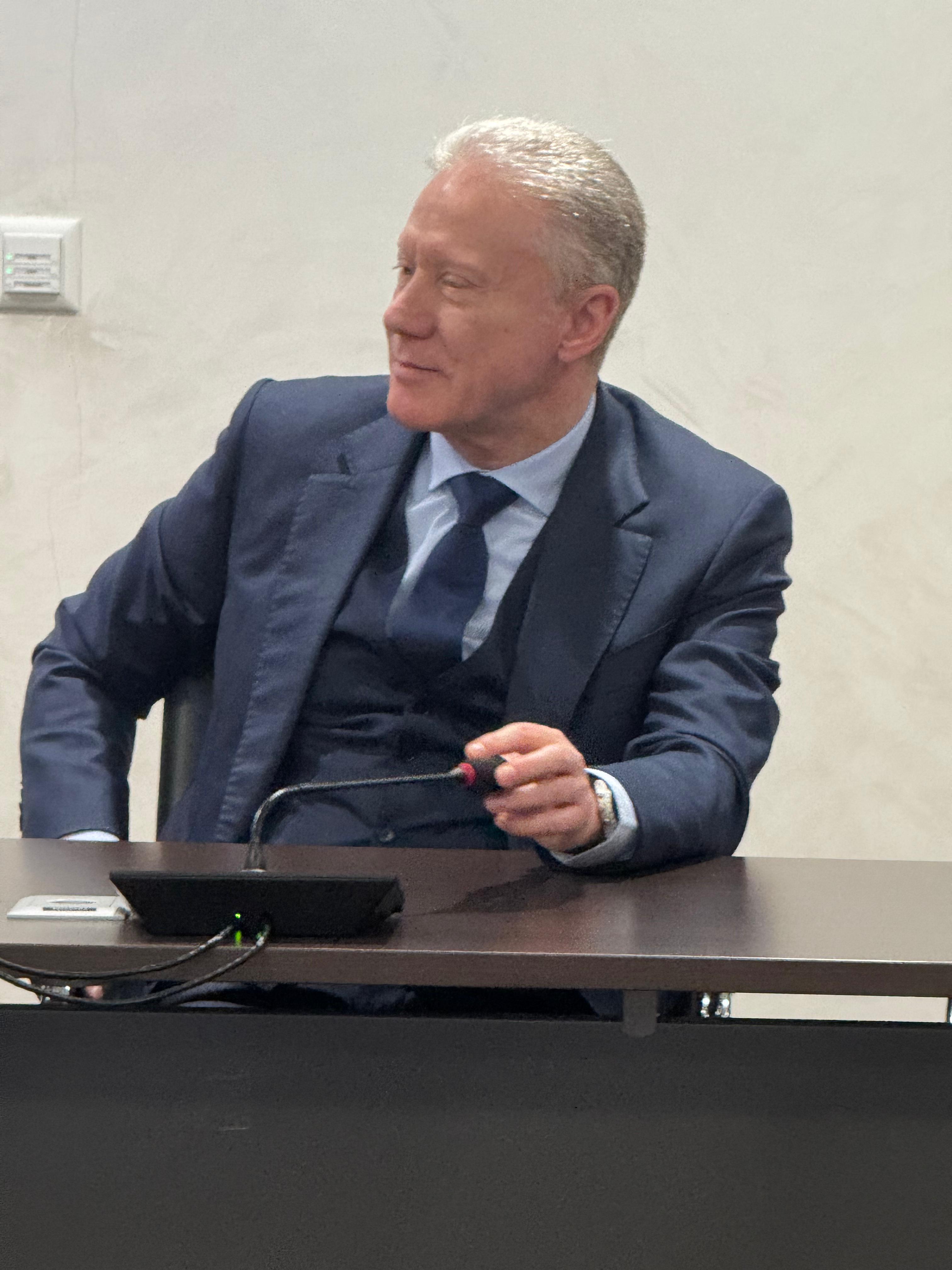 رجي من جنيف: على “الحزب” تسليم سلاحه