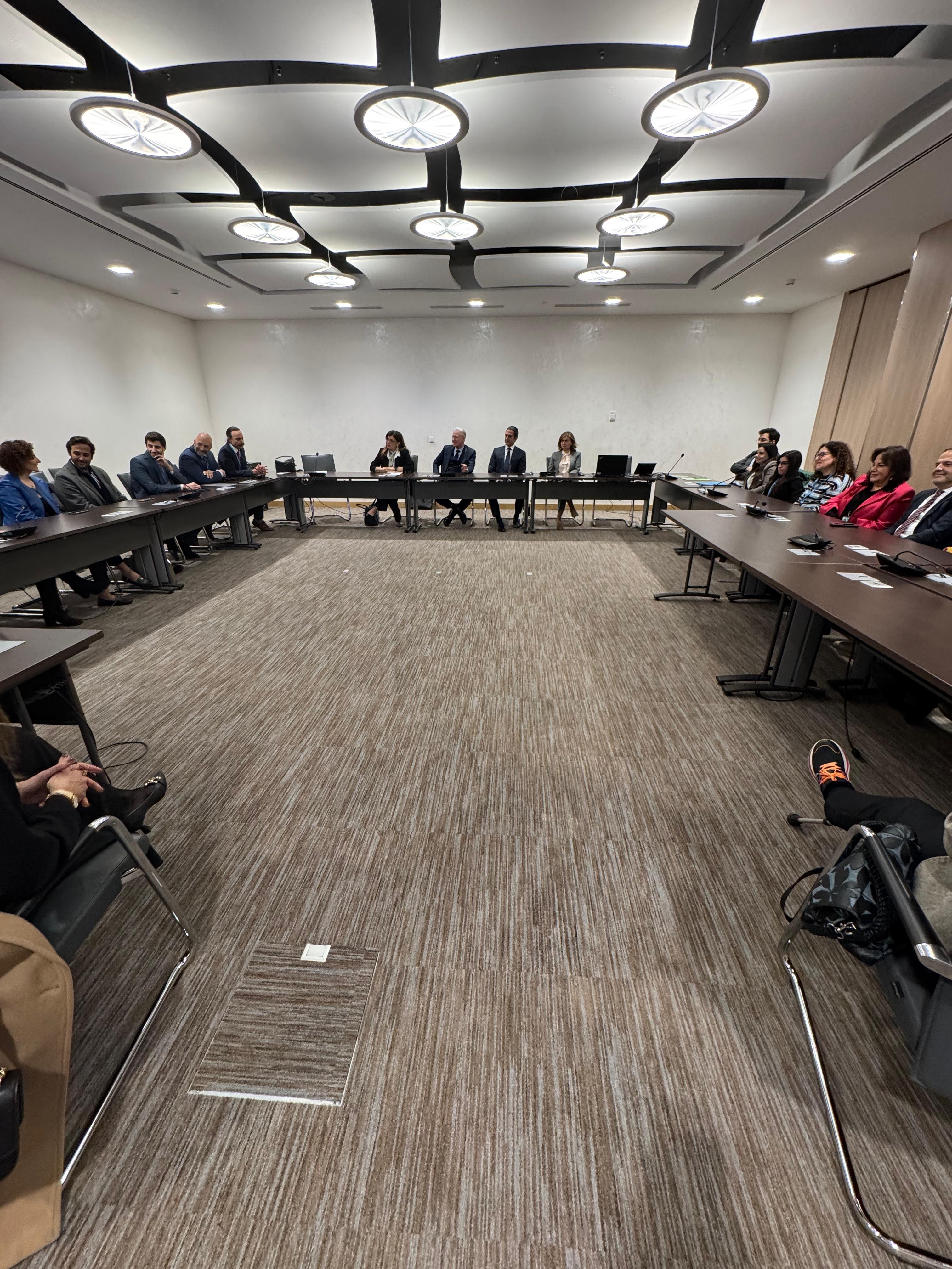 رجي من جنيف: على “الحزب” تسليم سلاحه