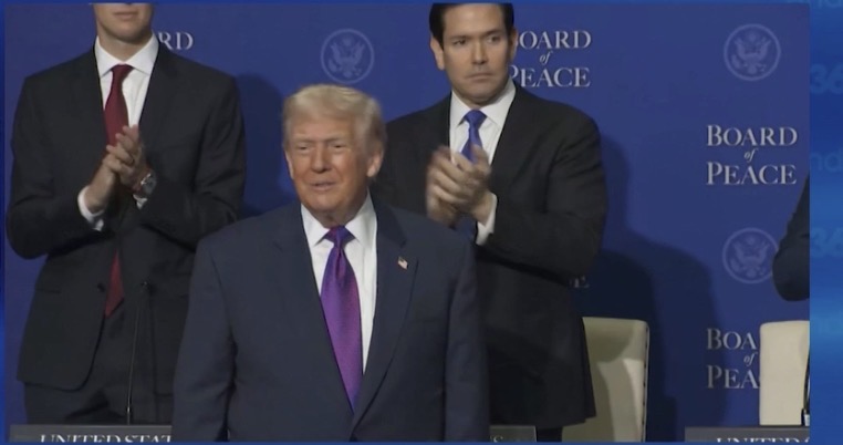 ترامب: إيران تريد اتفاقًا لتفادي ضربة عسكرية… ونتوقع أفضل 3 سنوات اقتصادية بتاريخ أميركا