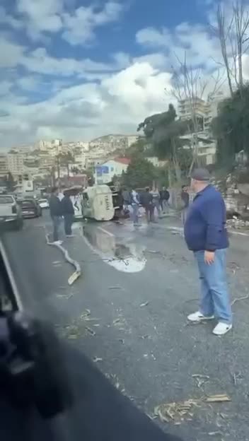 انقلاب صهريج على أوتوستراد العقيبة وزحمة سير باتجاه طرابلس