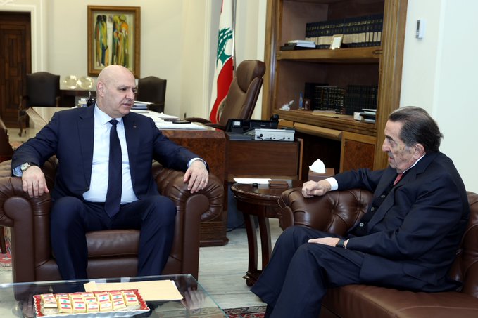 الرئيس عون يؤكد التمسك بإجراء الانتخابات خلال استقباله الفرزلي وحرب