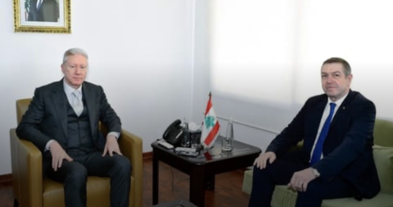 سفير رومانيا يلتقي رجّي في زيارة وداعيّة