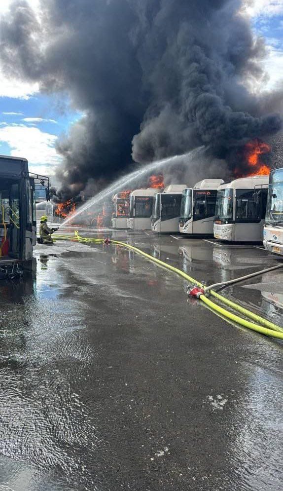 صاروخ باليستي إيراني يستهدف منطقة حولون في تل أبيب