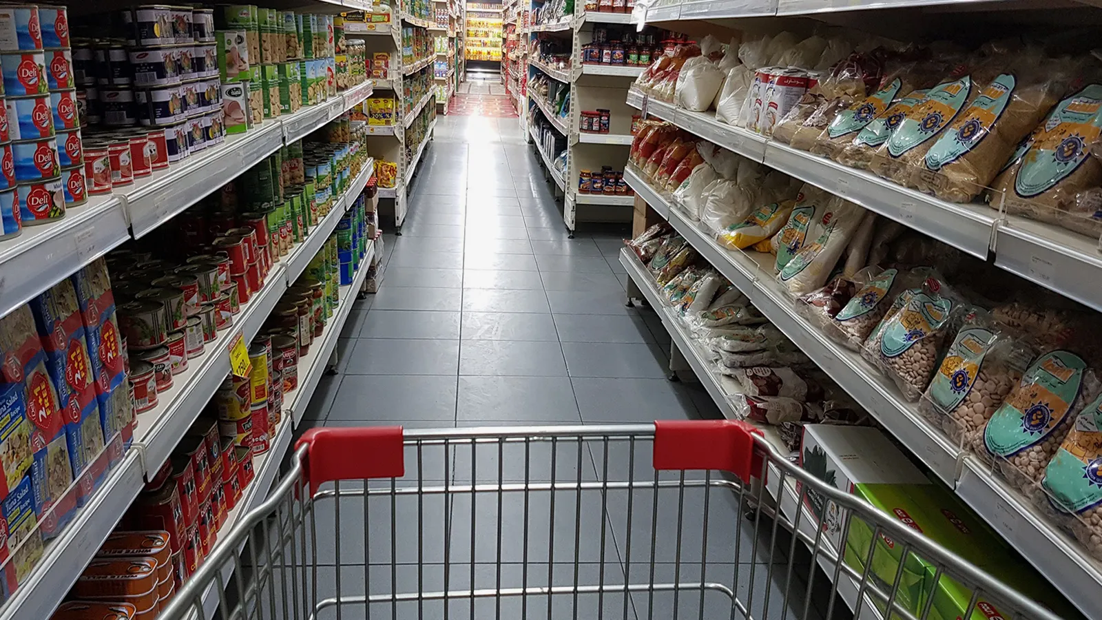 هل يشهد لبنان أزمة في المواد الغذائيّة؟