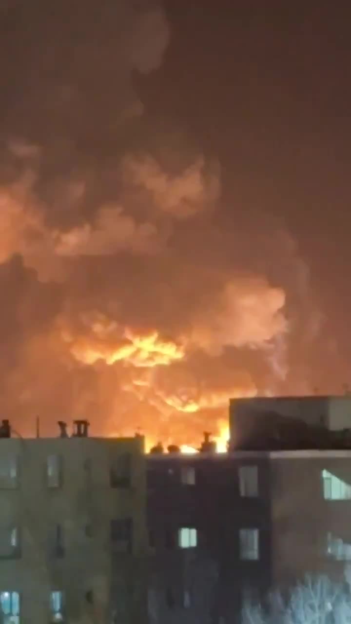 بالفيديو - تصعيد غير مسبوق: انفجار ضخم في زنجان واتهامات باختراق إسرائيلي لهواتف إيرانية ودعوات للانشقاق