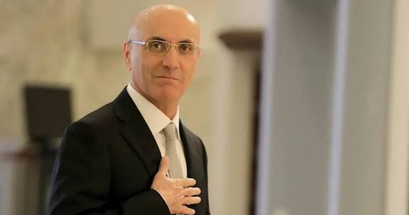 الوزير الحجار يعطي توجيهاته لتسهيل حركة الشاحنات لنقل البضائع الأساسية من مرفأ بيروت