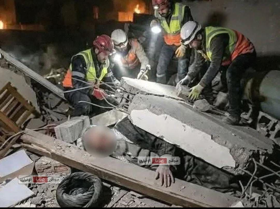 ايران تنشر اول صورة للمرشد علي خامنئي لحظة القصف وهو تحت الركام.