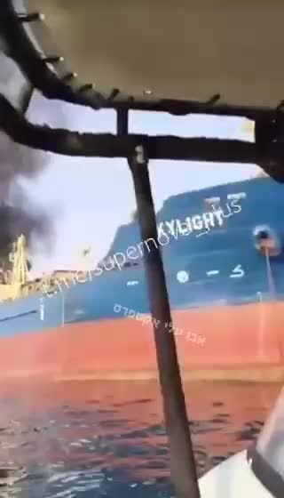 استهداف ناقلة نفط في مضيق هرمز وإصابة عدد من أفراد طاقمها