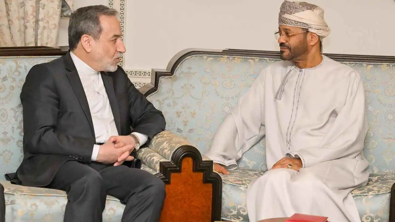 إيران تبلغ عُمان انفتاحها على جهود التهدئة بعد الضربات