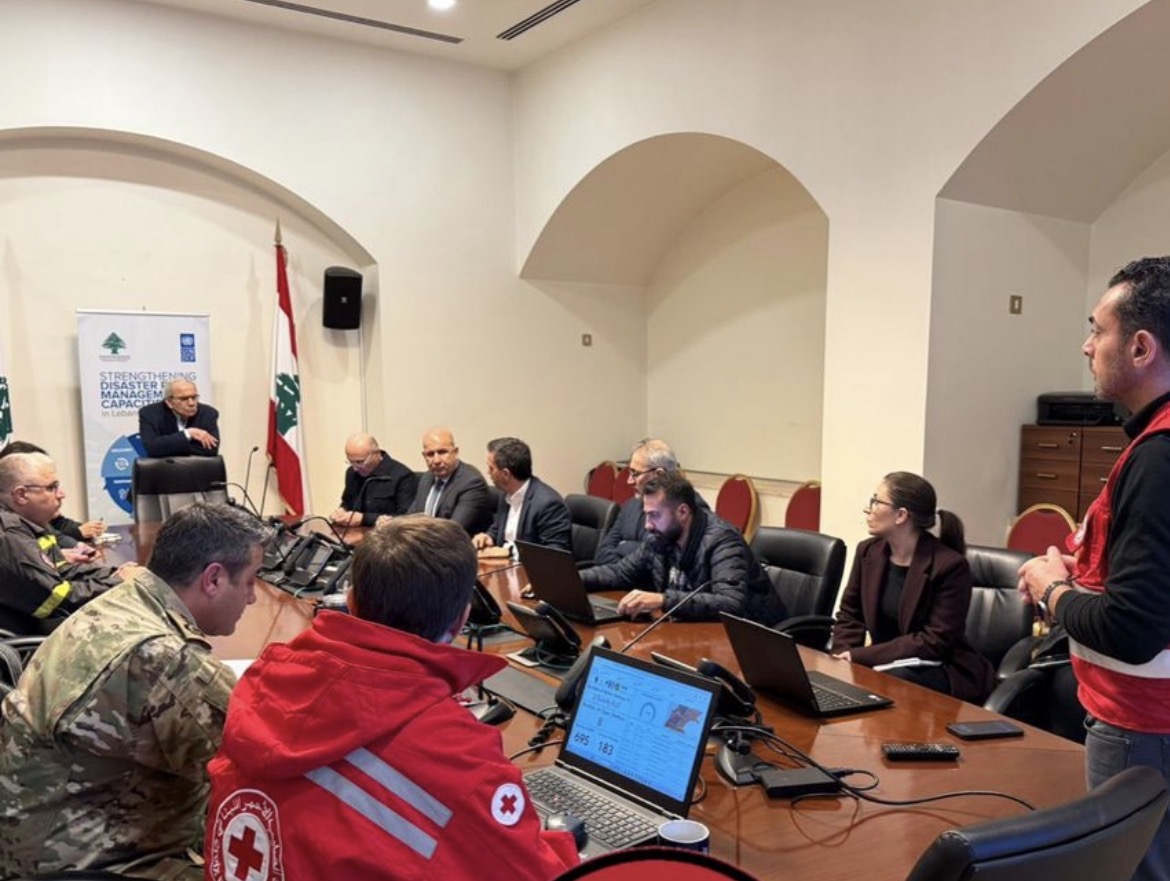 رئيس الحكومة  يتفقد غرفة عمليات وحدة إدارة الكوارث ويطلع على آخر المستجدات