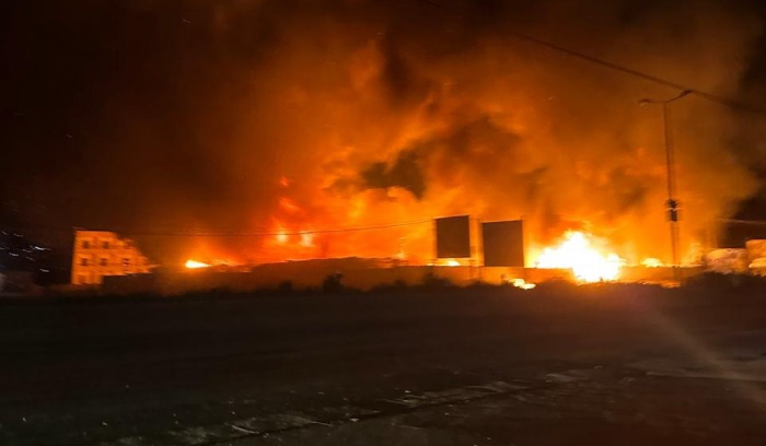 حريق بمخيّم للنازحين السوريين جراء غارة إسرائيلية