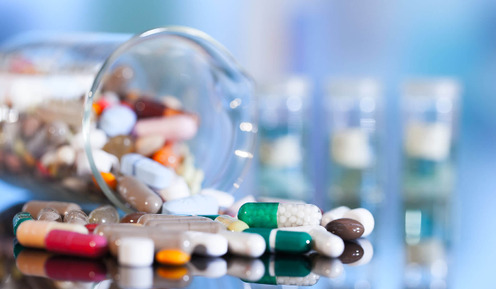 هل يكفي مخزون الأدوية؟