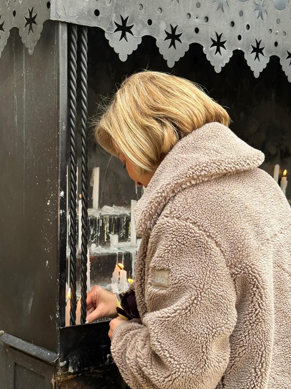 السيدة الأولى تصلي للبنان من عنايا