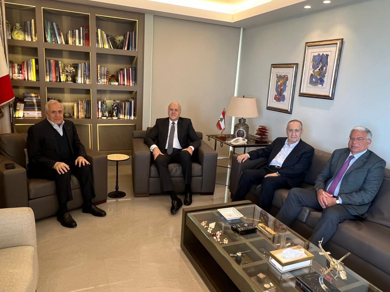 الرئيس سليمان يبحث مع  ميقاتي ونحاس والداعوق الأوضاع الراهنة