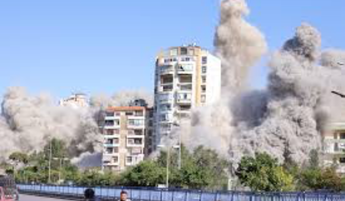 عدوانية الاحتلال تدفع الحرب إلى الخروج عن السيطرة<br />
نتنياهو وغالانت يبلغان الوزير الأميركي استمرار القتال والتدمير.. والجيش الإسرائيلي يؤكد «استشهاد صفي الدين»