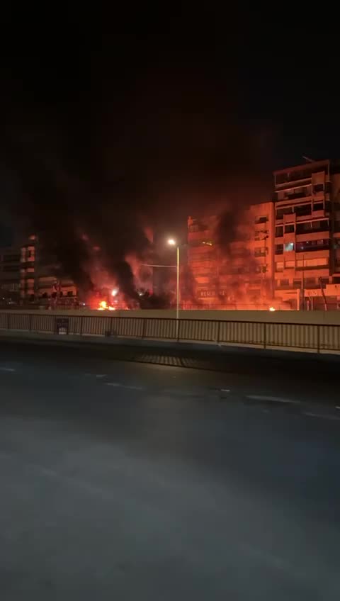 غارة ثزنية على سيارة ثانية مقابل المدينة الرياضية