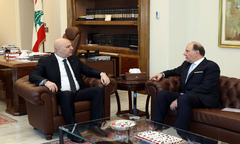 حاكم مصرف لبنان يطمئن: تدابير للحفاظ على الاستقرار النقدي