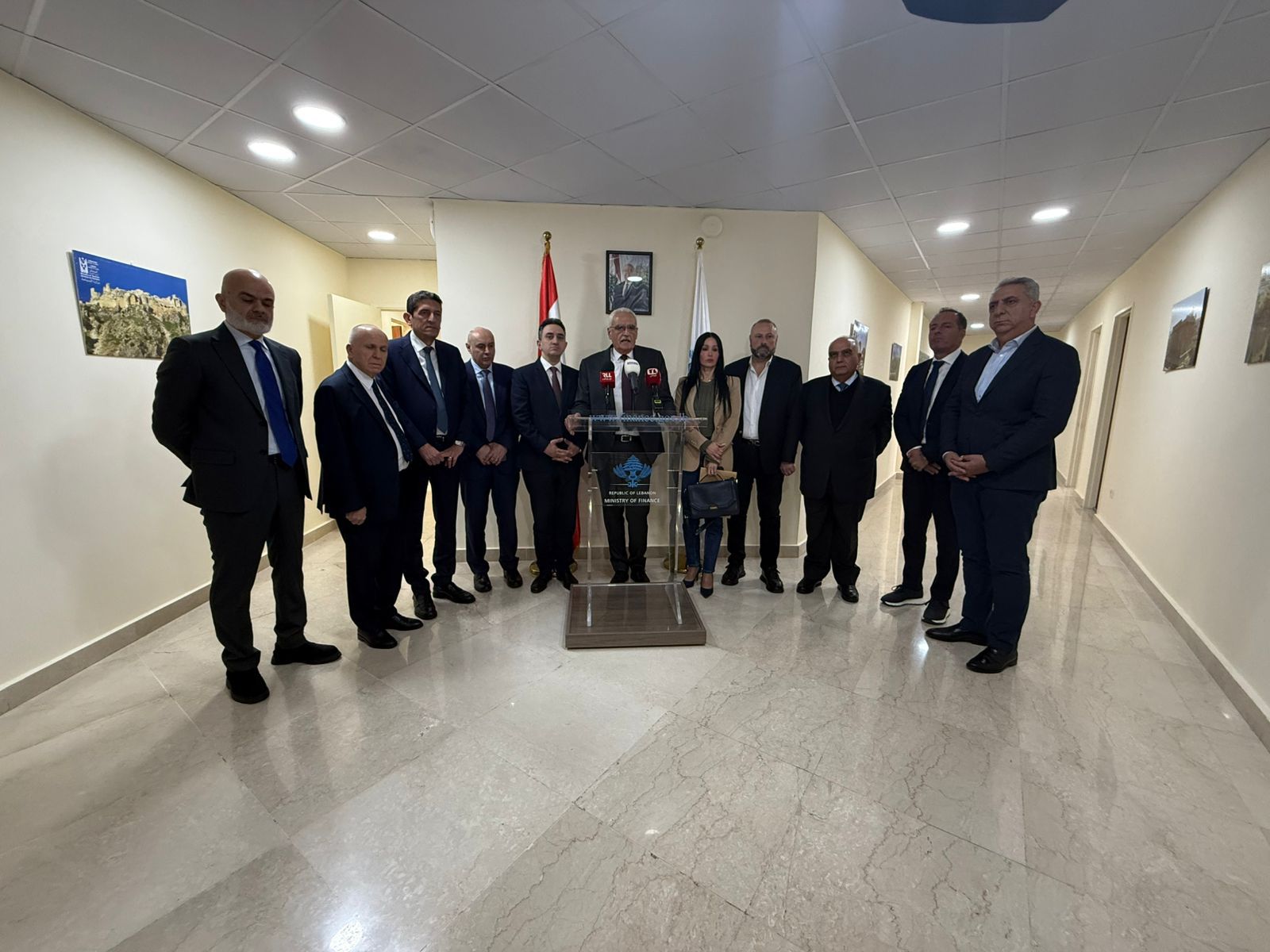 وفد من “القوات اللبنانية” يزور وزارة المالية لبحث تعميم تسجيل العقارات والمشاعات