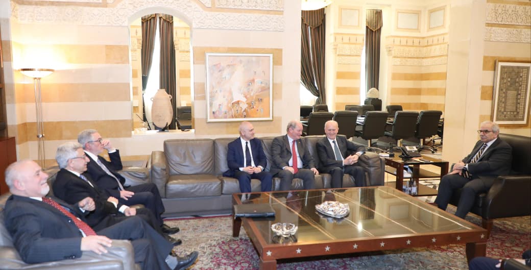 وفدان من التيار الوطني الحر والجبهة السيادية يزوران نواف سلام: دعم للحكومة ودعوات لتعزيز سيادة الدولة