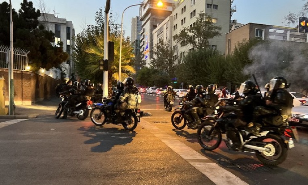 الأمن يشدد قبضته لمنع التظاهر في إيران