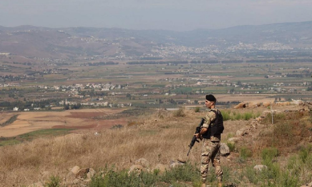 استنفار على الحدود اللبنانية – السورية وإخلاء جندي للجيش بعد اصابته