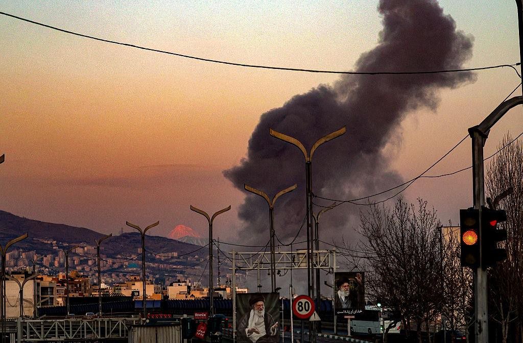 غارات عنيفة على طهران