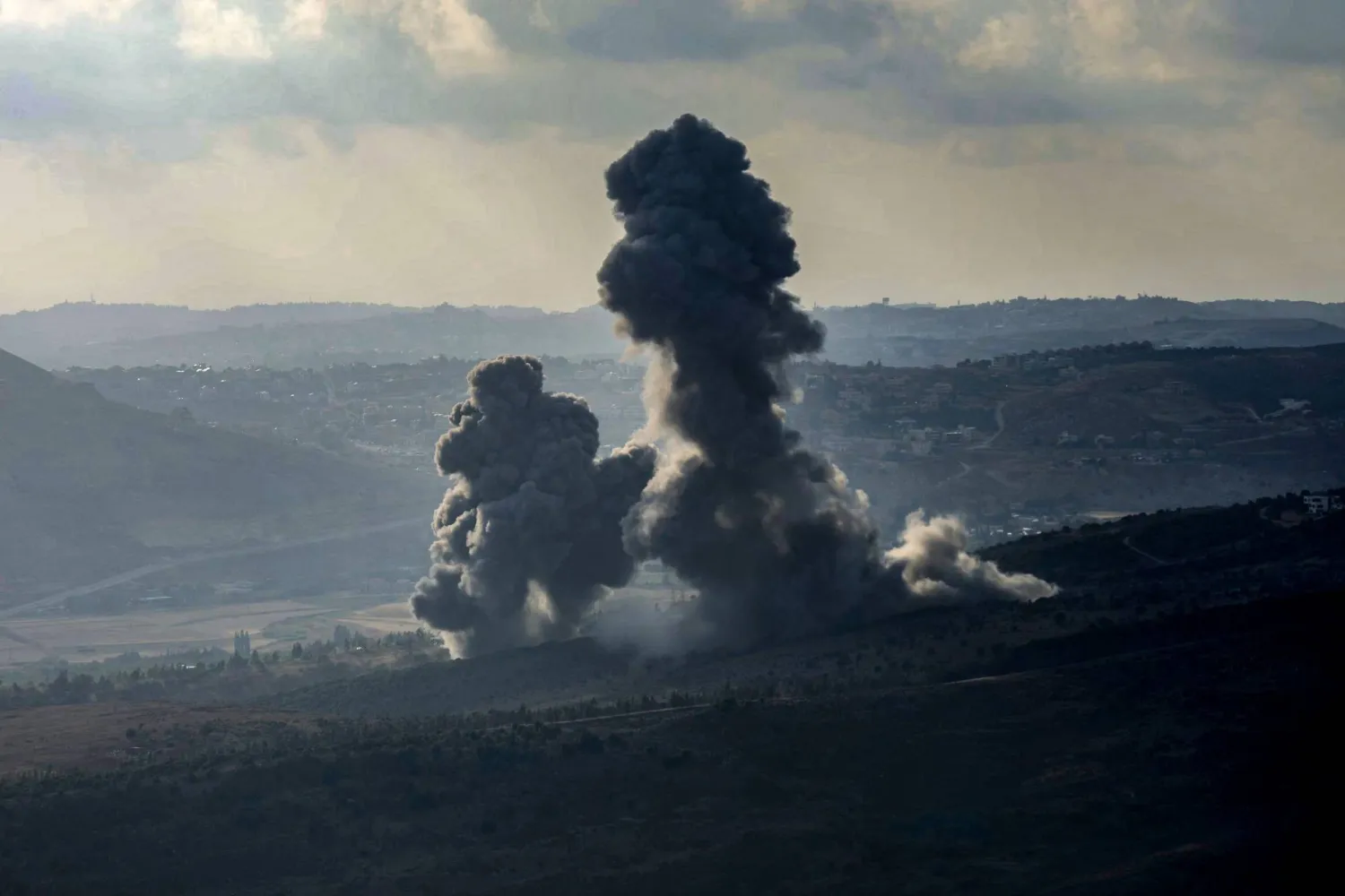 سلسلة غارات عنيفة تهز قرى جنوبية وتهديد بإخلاء الدفاع المدني