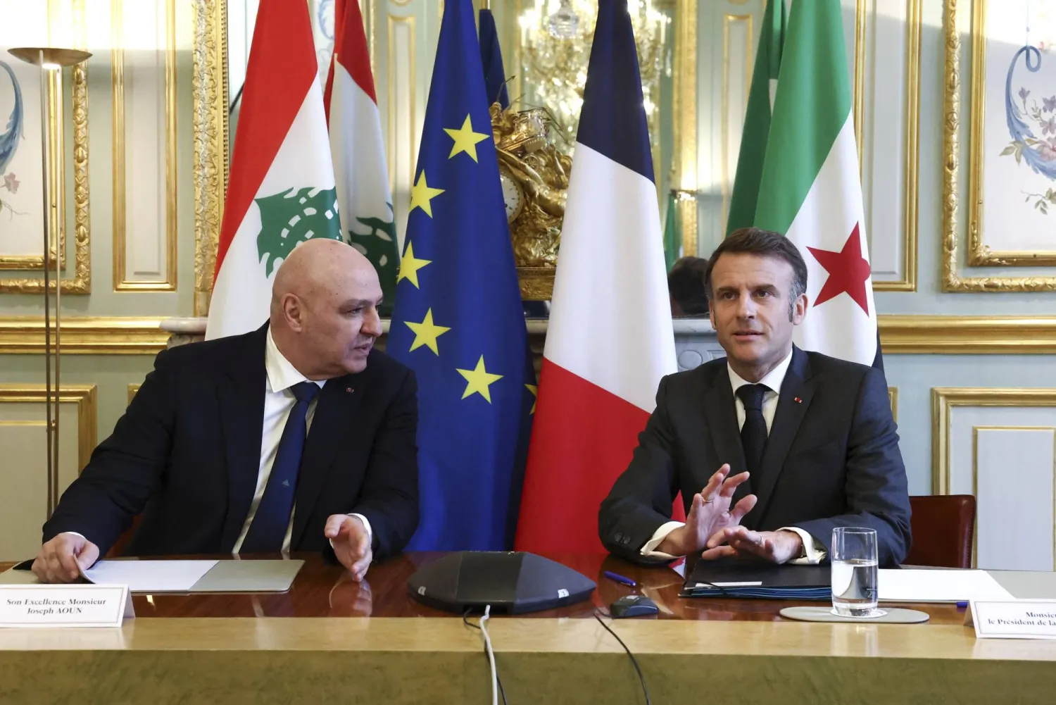 هل يربط «حزب الله» وقف النار بوحدة «المسار والمصير» مع إيران؟<br />
واشنطن: الحل في المفاوضات المباشرة... وماكرون يقترح توسيع الـ«ميكانيزم»